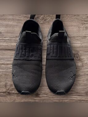 Women’s Black Puma Tennis Shoes Size 6
